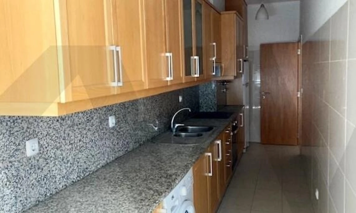 Apartamento T1 para Arrendamento em Santo António Foto 3