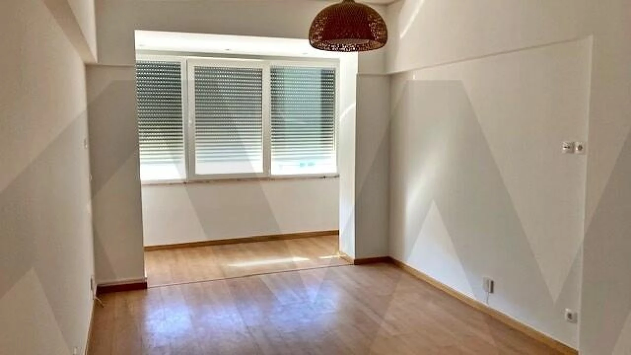 Apartamento T1 para Arrendamento em Santo António Foto 1