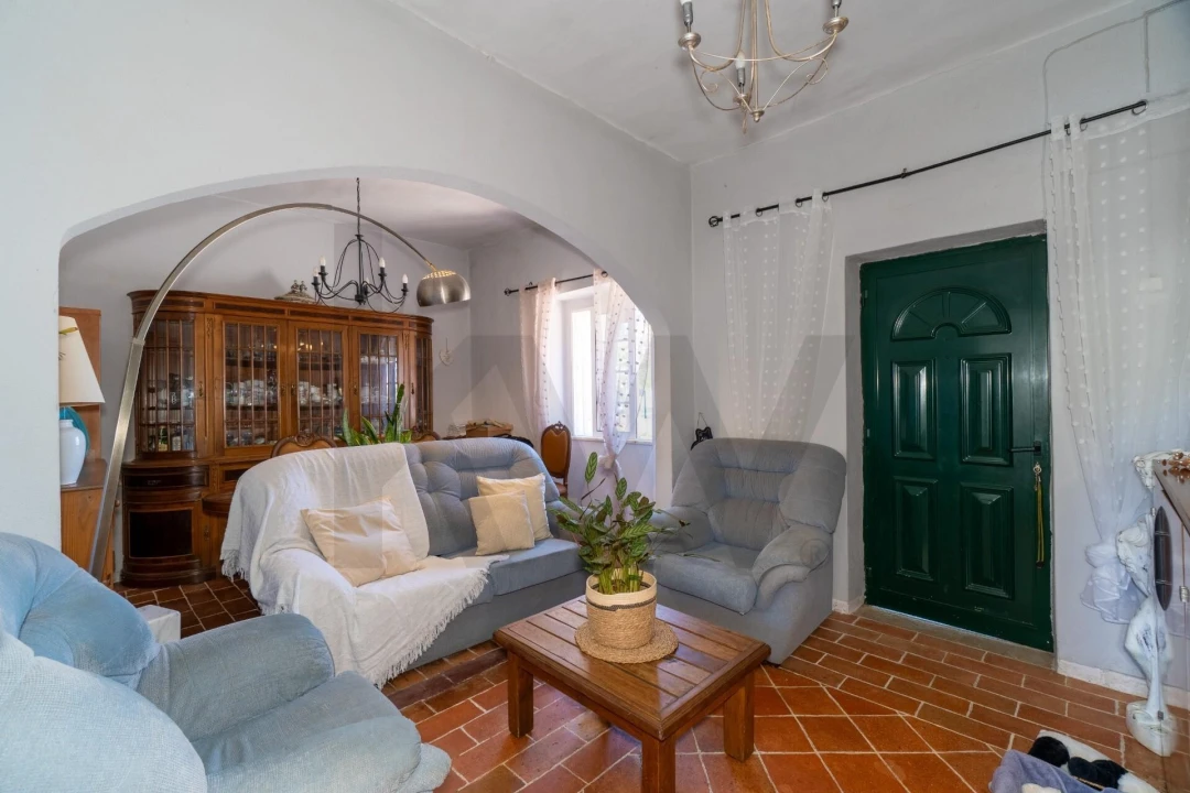 Moradia T2 para Venda em Quelfes Foto 4