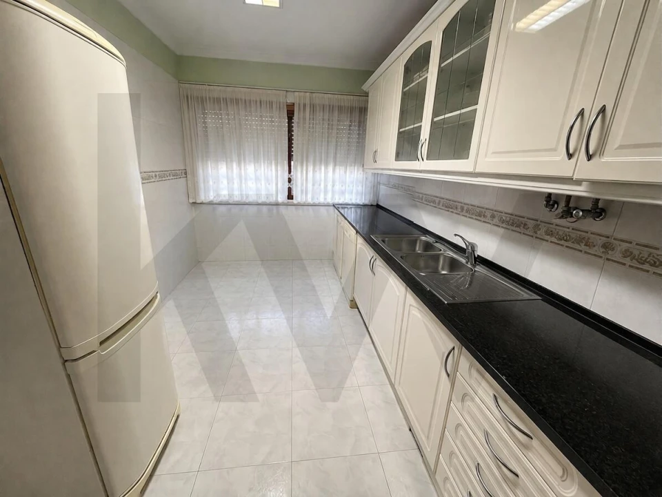 Apartamento T3 para Venda em Porto Salvo Foto 4