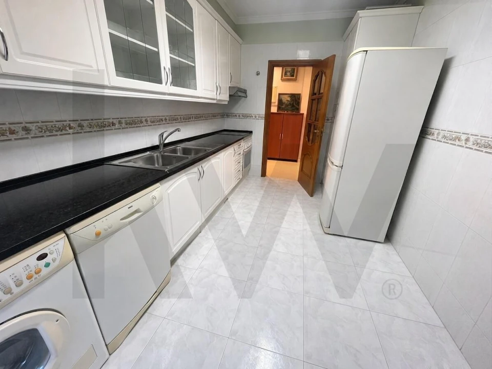 Apartamento T3 para Venda em Porto Salvo Foto 5