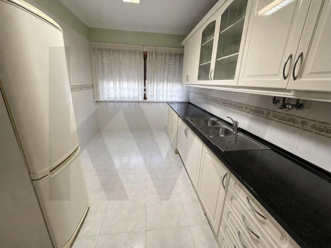 Apartamento T3 para Venda em Porto Salvo Foto 4