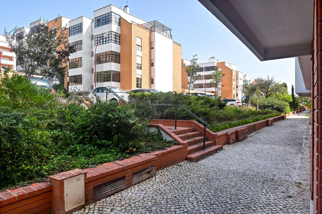 Apartamento T3 para Venda em Porto Salvo Foto 24