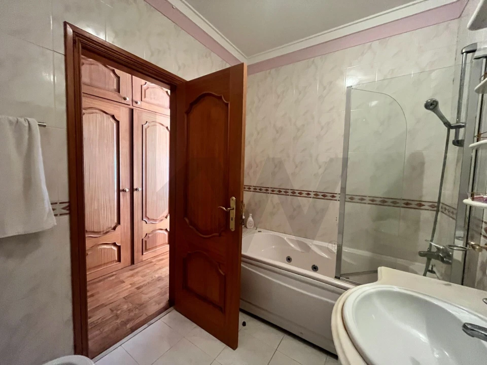 Apartamento T3 para Venda em Porto Salvo Foto 13