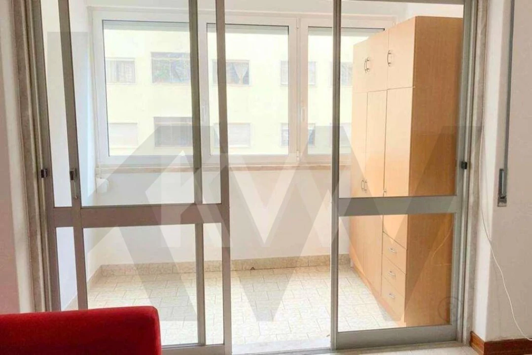 Apartamento T1 para Arrendamento em Benfica Foto 6