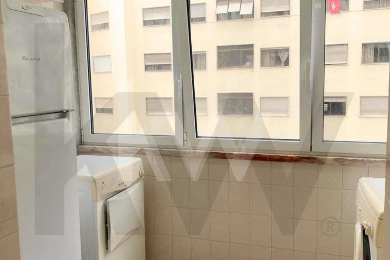 Apartamento T1 para Arrendamento em Benfica Foto 11