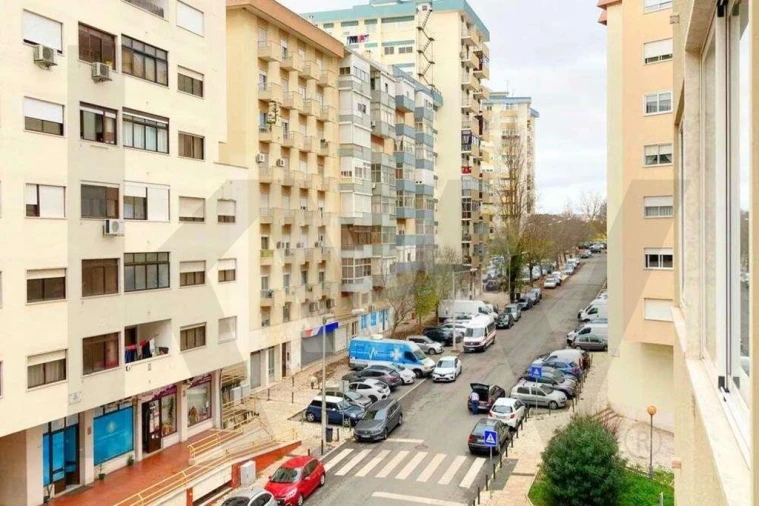 Apartamento T1 para Arrendamento em Benfica Foto 18