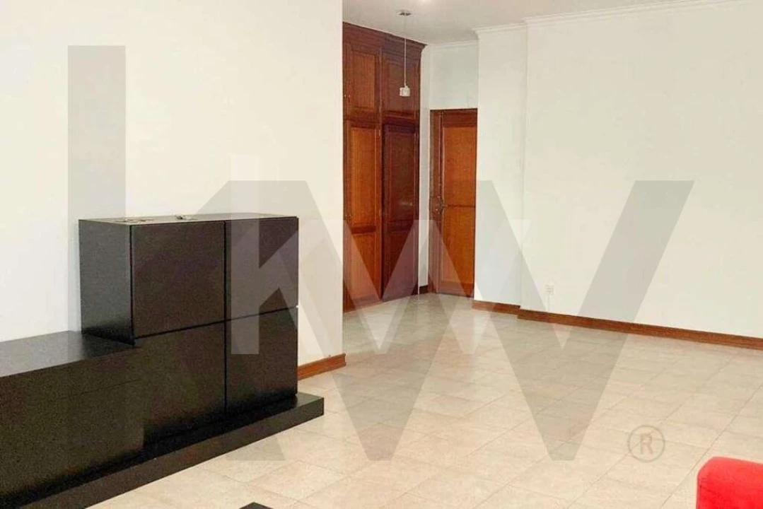 Apartamento T1 para Arrendamento em Benfica Foto 4