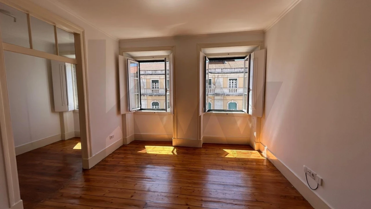 Apartamento T2 para Arrendamento em Misericórdia Foto 6