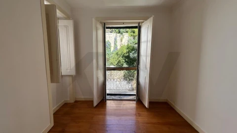 Apartamento T2 para Arrendamento em Misericórdia
