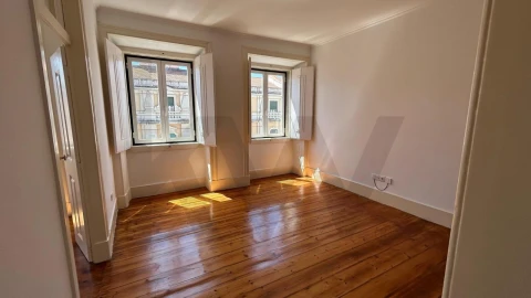 Apartamento T2 para Arrendamento em Misericórdia