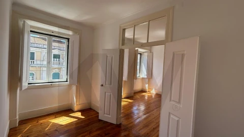 Apartamento T2 para Arrendamento em Misericórdia