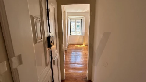Apartamento T2 para Arrendamento em Misericórdia