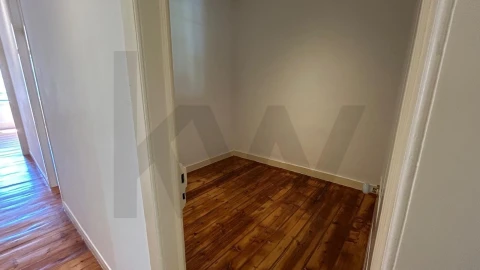 Apartamento T2 para Arrendamento em Misericórdia