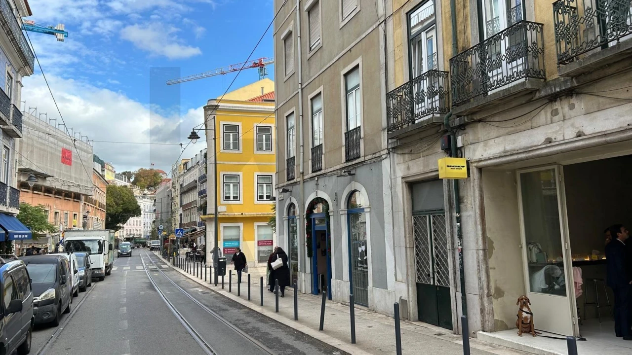 Apartamento T2 para Arrendamento em Misericórdia Foto 40