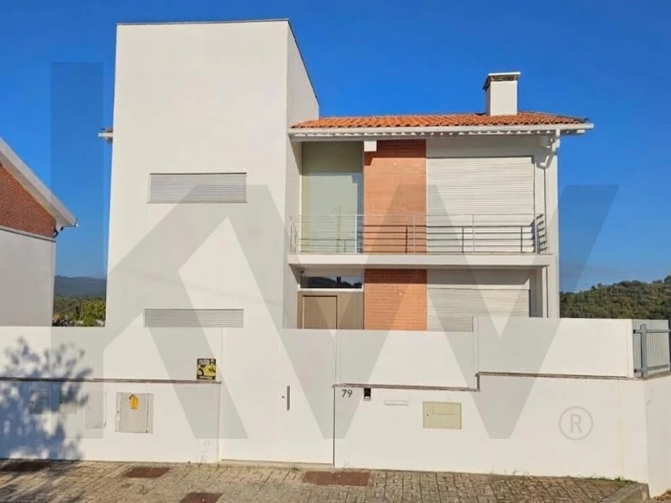 Moradia T5 para Venda em Sé Nova, Santa Cruz, Almedina e São Bartolomeu Foto 1