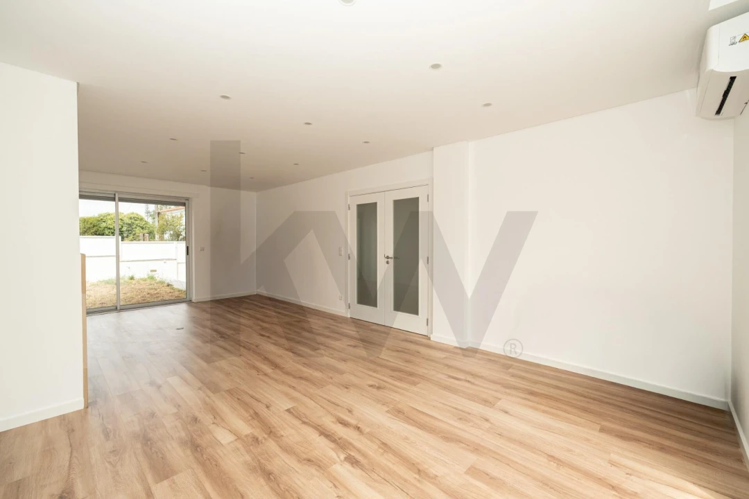 Moradia T5 para Venda em Sé Nova, Santa Cruz, Almedina e São Bartolomeu Foto 14