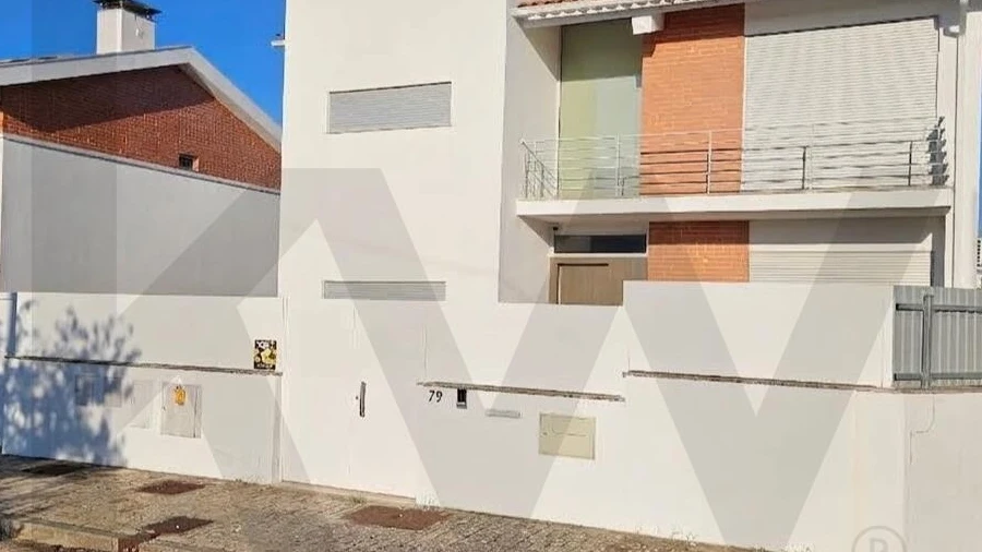 Moradia T5 para Venda em Eiras e São Paulo de Frades