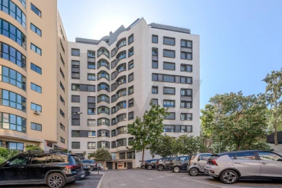 Apartamento T3 para Arrendamento em Algés, Linda-A-Velha e Cruz Quebrada-Dafundo
