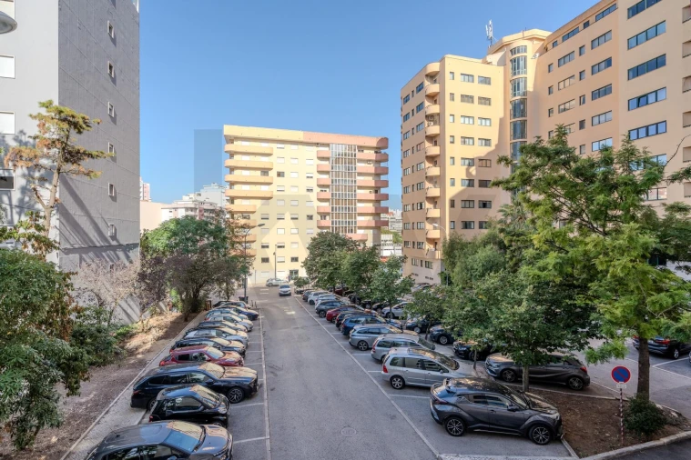 Apartamento T3 para Arrendamento em Algés, Linda-A-Velha e Cruz Quebrada-Dafundo Foto 7