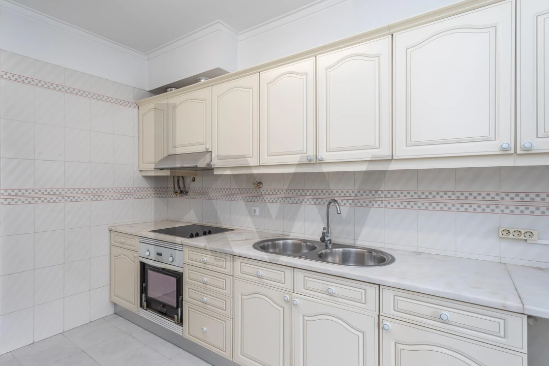 Apartamento T2 para Venda em Areeiro Foto 33