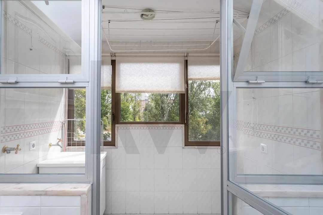 Apartamento T2 para Venda em Areeiro Foto 29