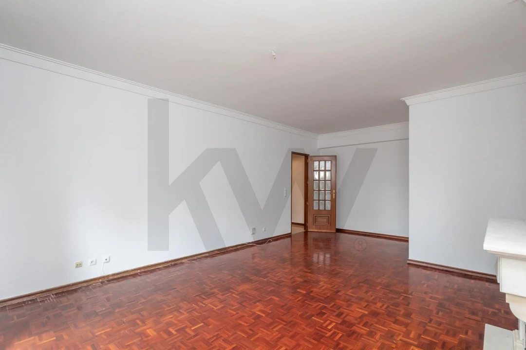 Apartamento T2 para Venda em Areeiro Foto 3