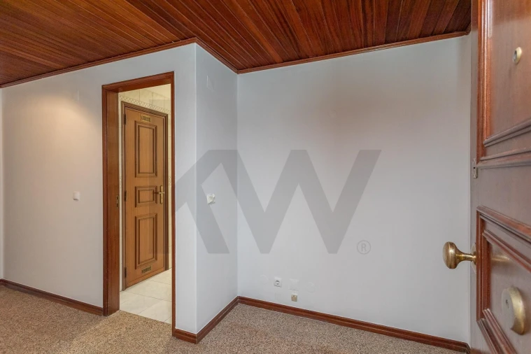 Apartamento T2 para Venda em Areeiro Foto 12