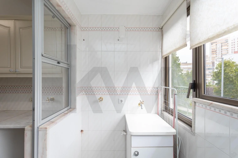 Apartamento T2 para Venda em Areeiro Foto 31