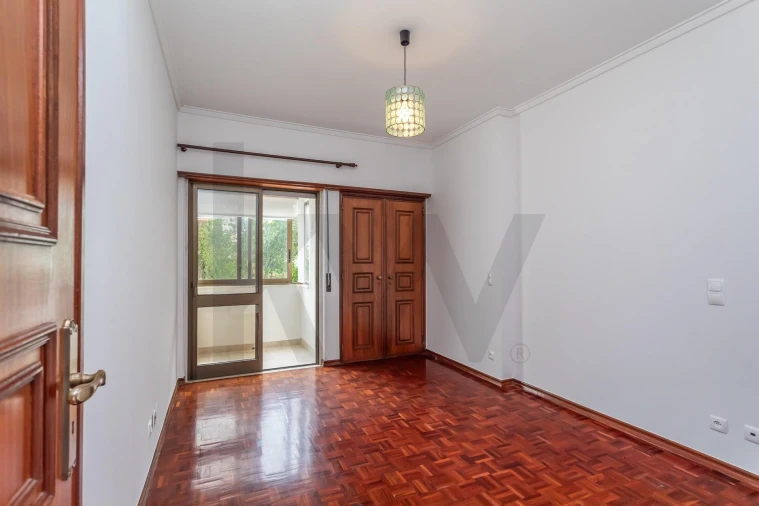 Apartamento T2 para Venda em Areeiro Foto 24