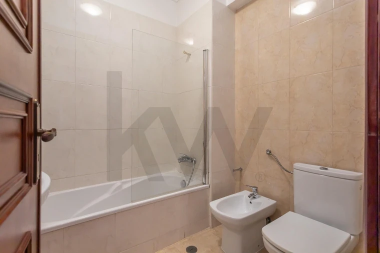 Apartamento T2 para Venda em Areeiro Foto 14