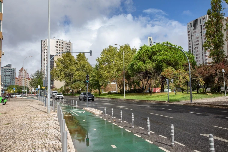 Apartamento T2 para Venda em Areeiro Foto 10