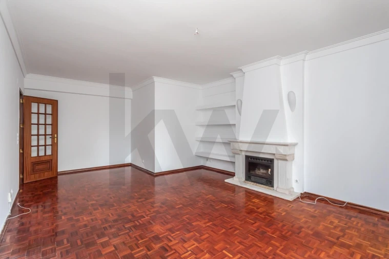 Apartamento T2 para Venda em Areeiro Foto 4