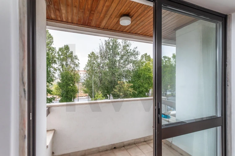 Apartamento T2 para Venda em Areeiro Foto 7