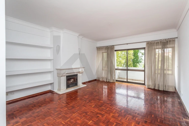 Apartamento T2 para Venda em Areeiro Foto 2