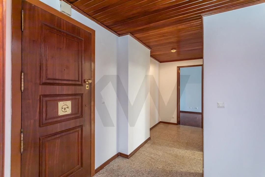 Apartamento T2 para Venda em Areeiro Foto 13