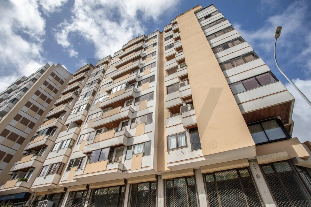 Apartamento T2 para Venda em Areeiro Foto 8