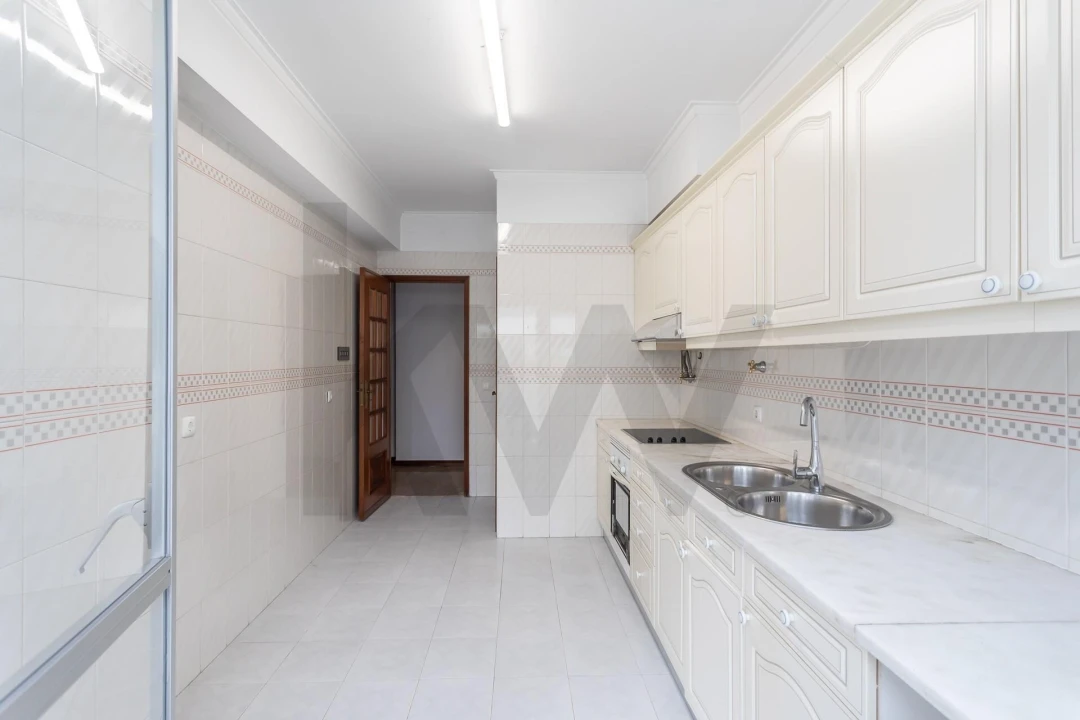 Apartamento T2 para Venda em Areeiro Foto 30