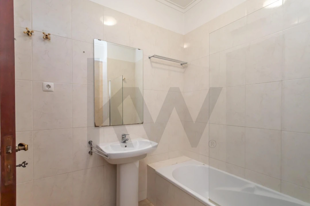 Apartamento T2 para Venda em Areeiro Foto 15