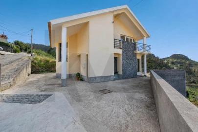Moradia T3 para Venda em Porto Moniz