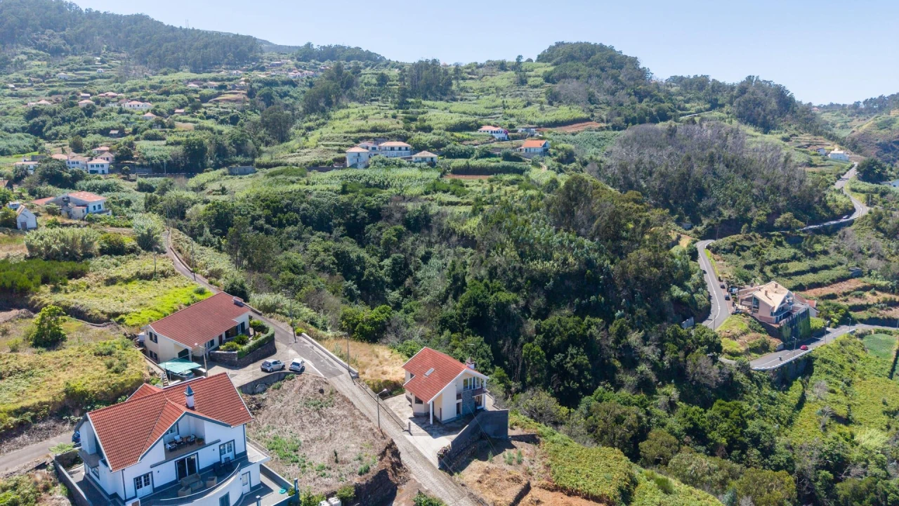 Moradia T3 para Venda em Porto Moniz Foto 11