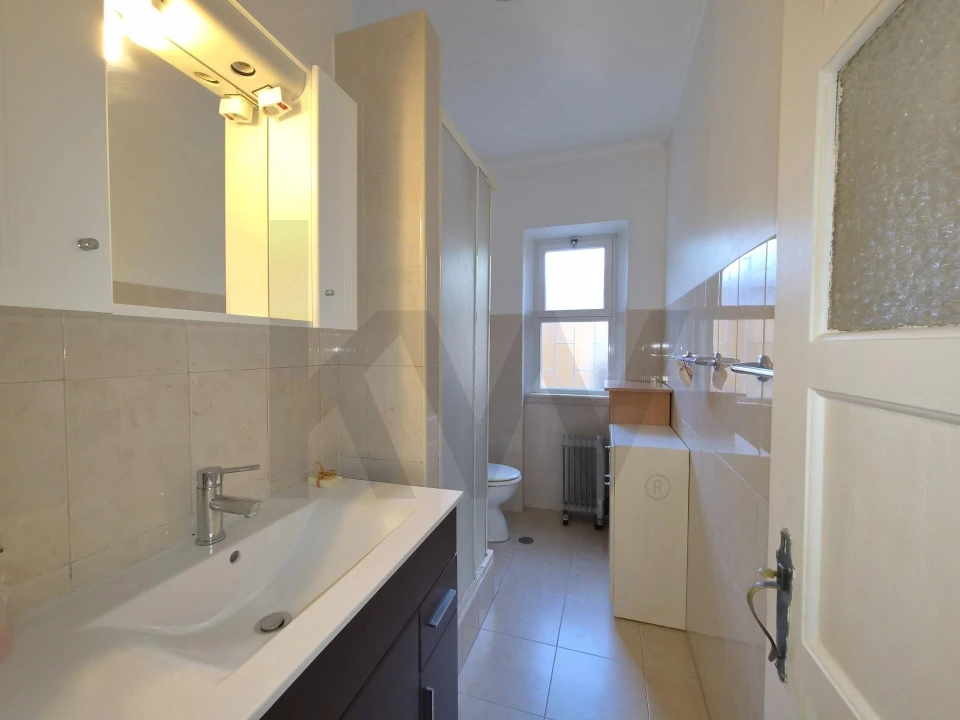 Apartamento T2 para Arrendamento em São Domingos de Benfica Foto 6