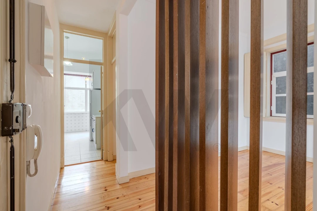 Apartamento T2 para Venda em Campolide Foto 10