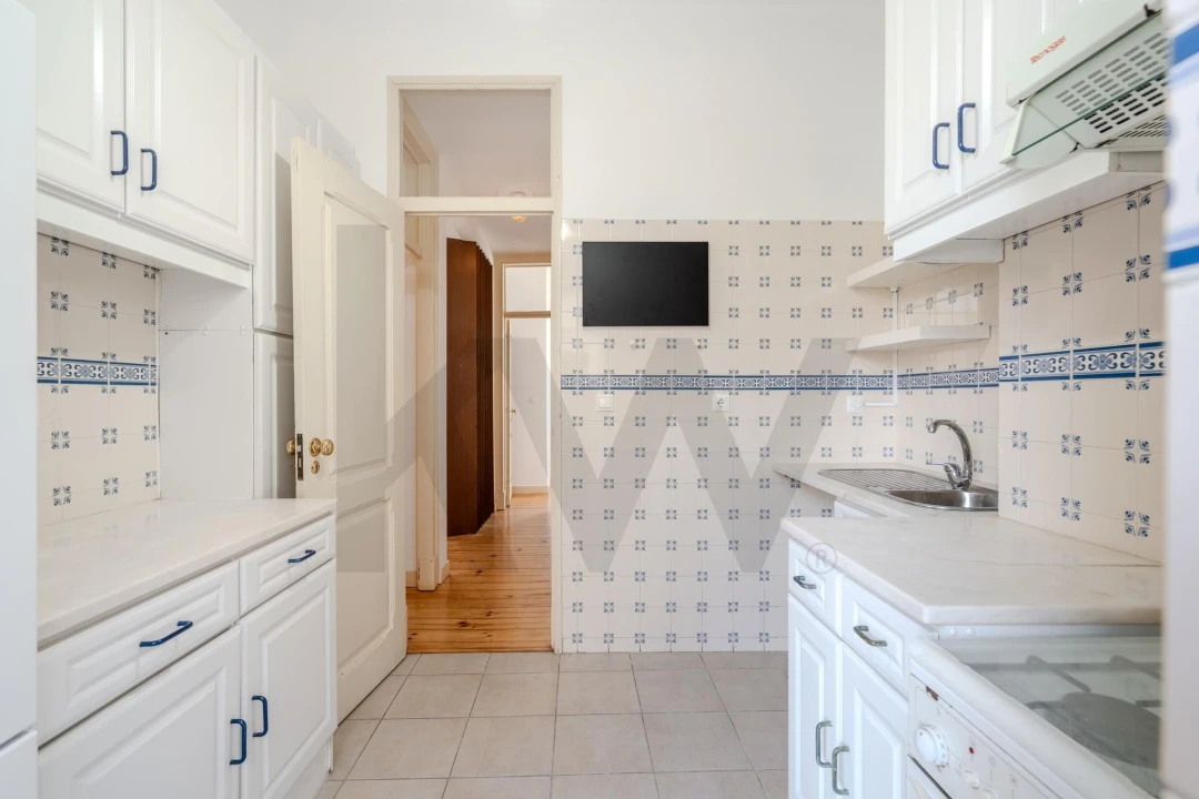 Apartamento T2 para Venda em Campolide Foto 13