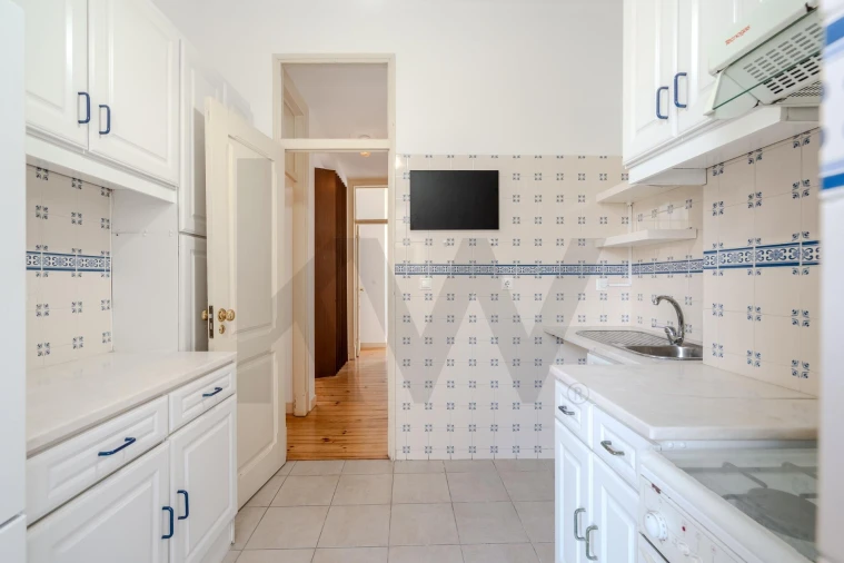 Apartamento T2 para Venda em Campolide Foto 13