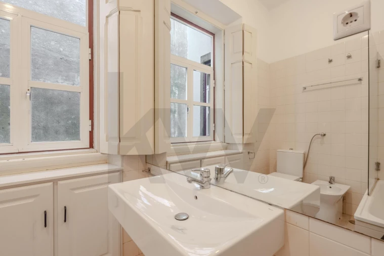 Apartamento T2 para Venda em Campolide Foto 26