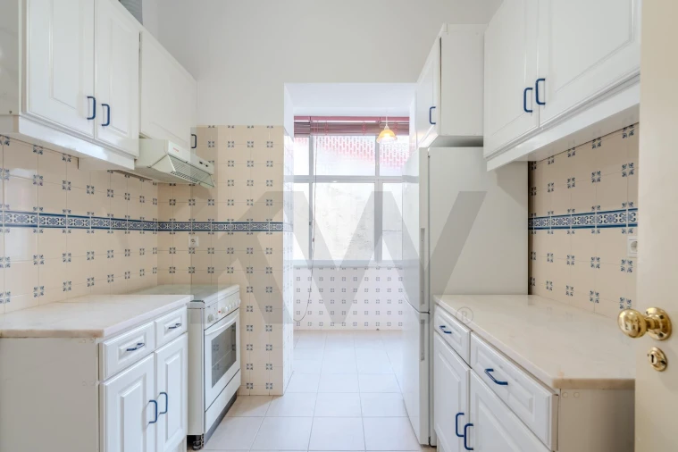Apartamento T2 para Venda em Campolide Foto 12