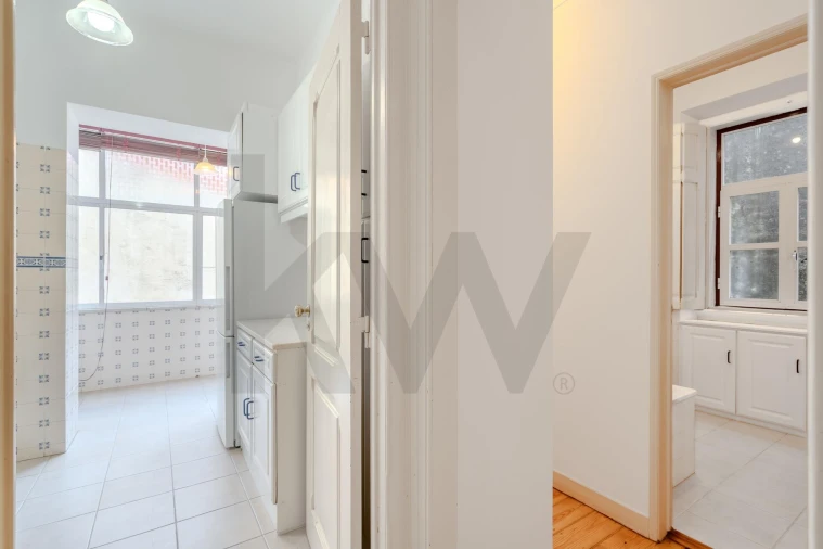 Apartamento T2 para Venda em Campolide Foto 11