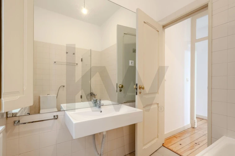 Apartamento T2 para Venda em Campolide Foto 24