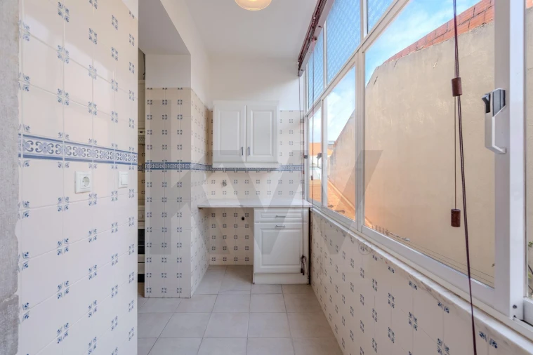 Apartamento T2 para Venda em Campolide Foto 19